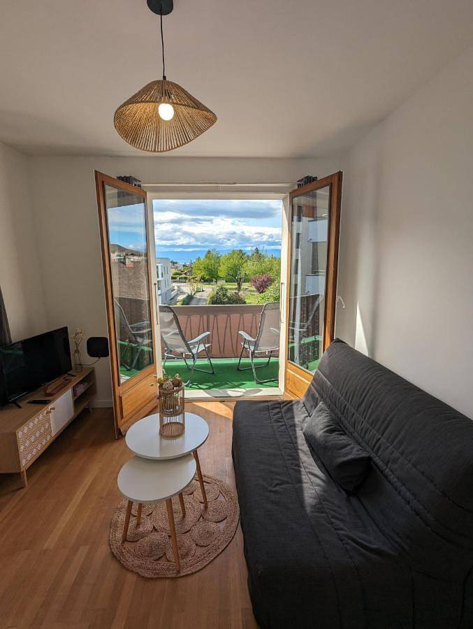 Location de vacances pour 4 personnes, avec Balcon ainsi que Terrasse et Vue à Thonon-les-Bains
