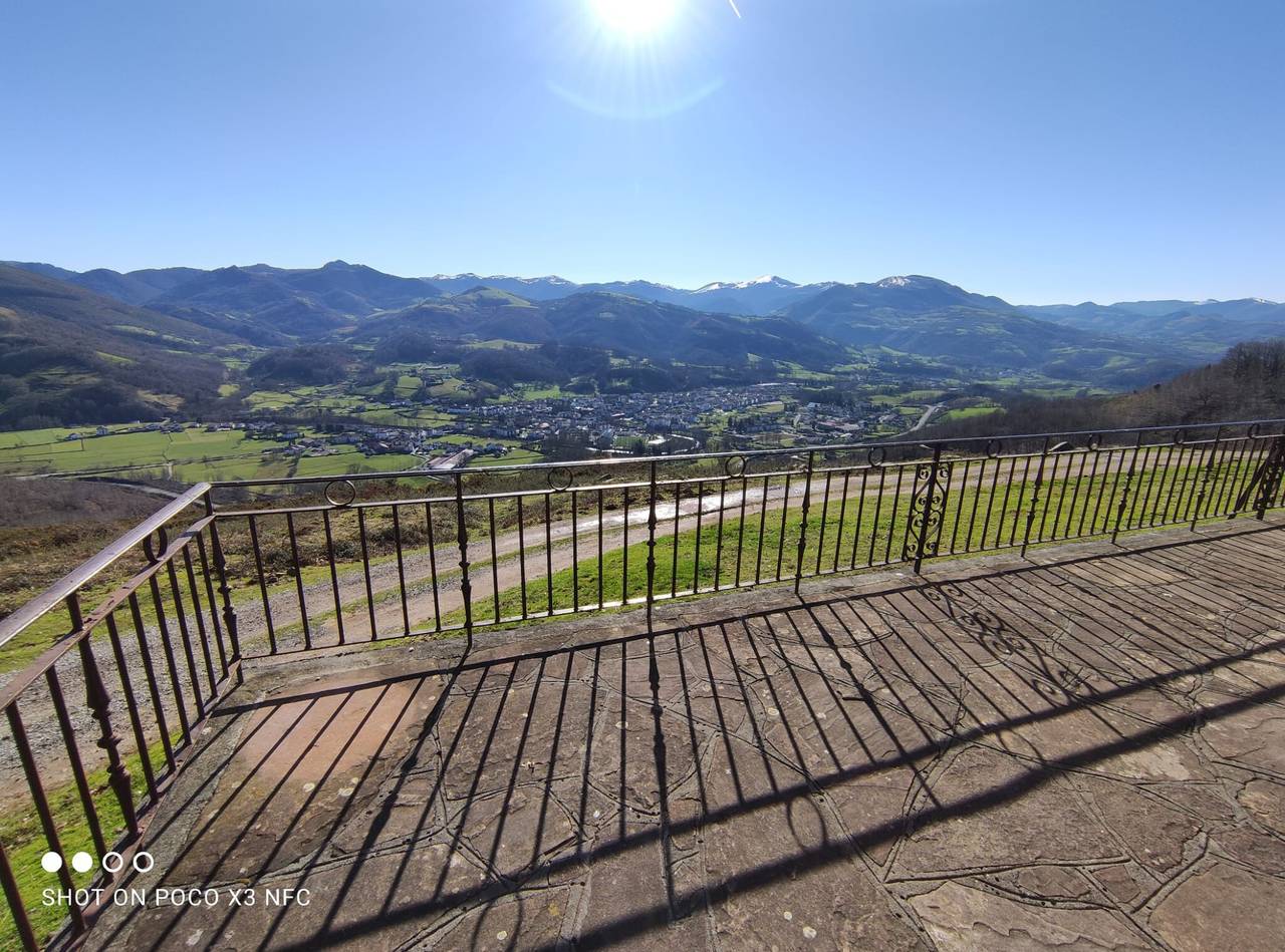 Finca 'Autxikoborda Bajo' mit Bergblick, privatem Garten und Wi-Fi in Baztan, Spanische Pyrenäen