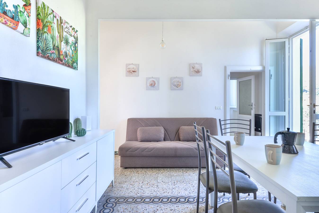 Entire apartment, Apartment 'Cesarina Trilo' with Private Garden, Wi-Fi and Air Conditioning in Campo nell'Elba, Elba