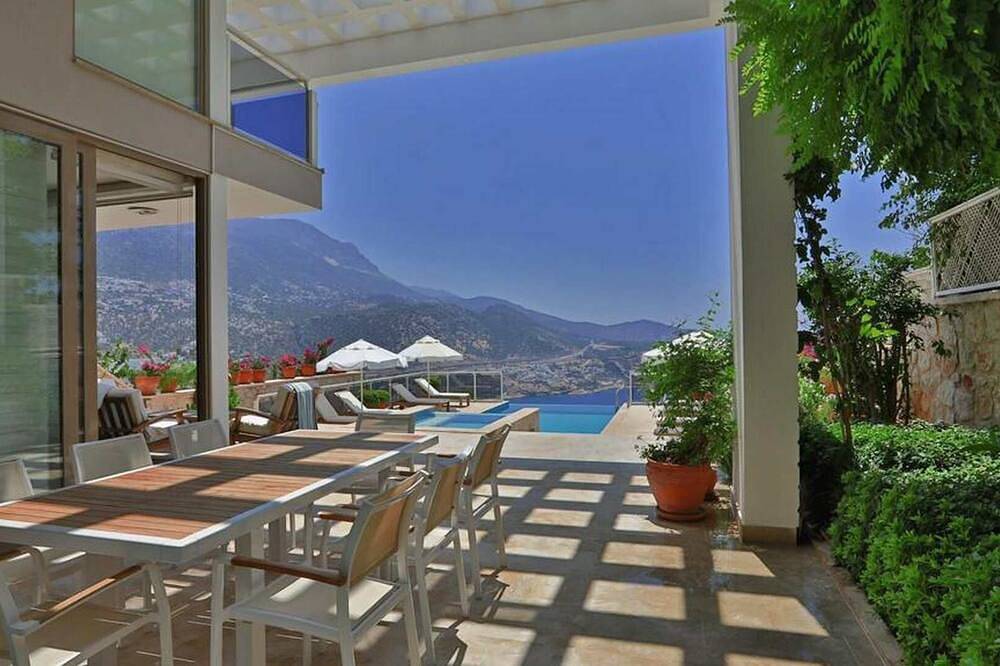 Luxury villa with sea view close to the center in Antalya, Antalya Province