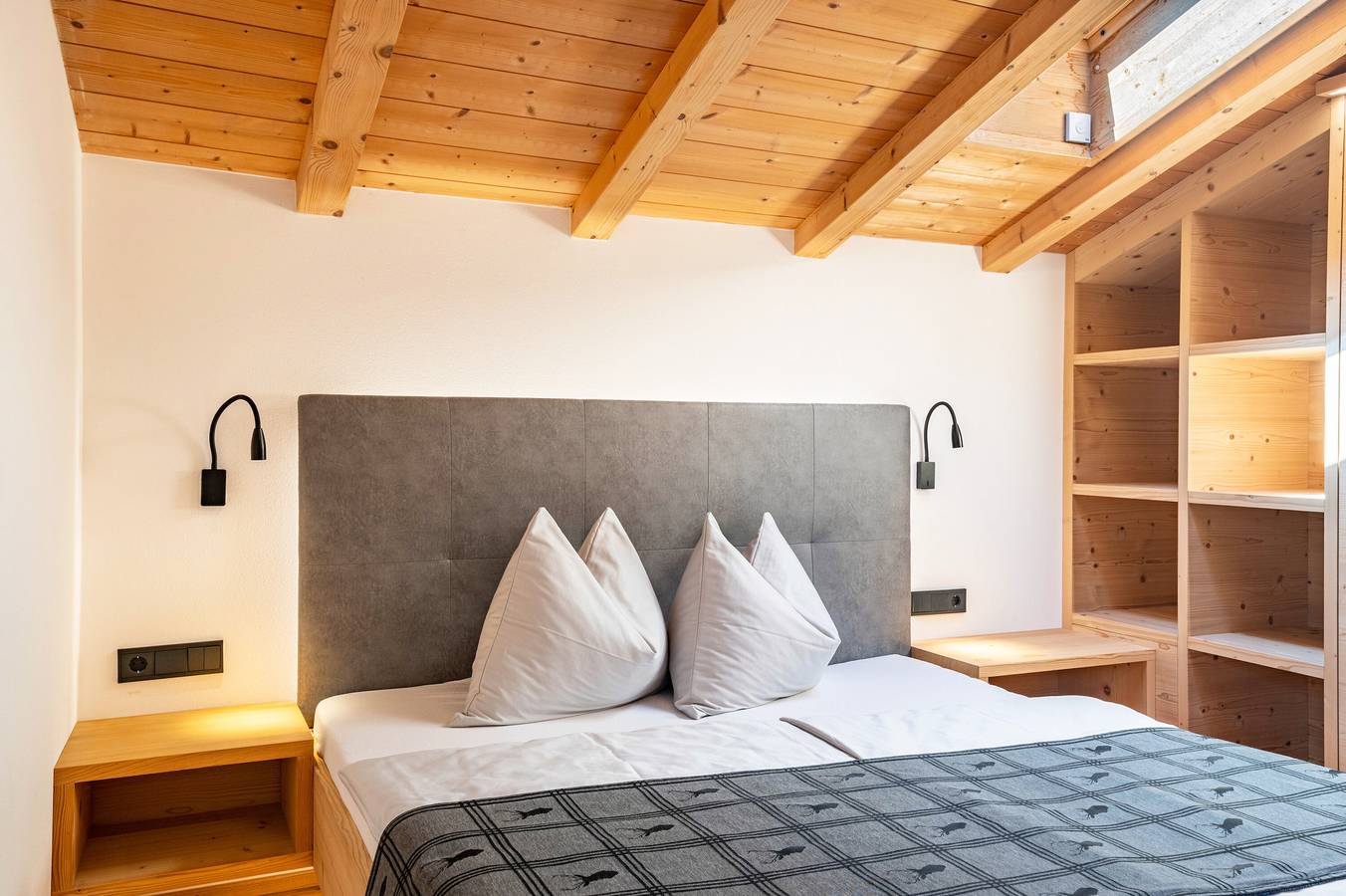 Geheel appartement, Appartement "Schreiberhof Charme" met uitzicht op de bergen, gedeelde tuin & Wi-Fi in Lajen, Dolomiti Superski