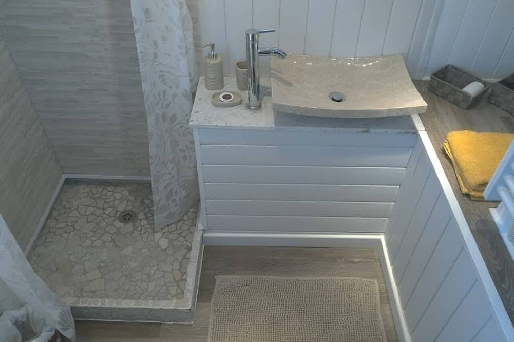 Atypical And Unusual Stay On Our Peniche La Coradine With Spa On Request in Aigues-Mortes, Côte d'Améthyste