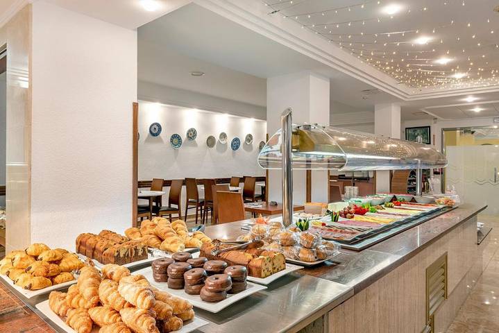 Hôtel pour 3 personnes, avec bassin pour enfant et piscine ainsi que balcon et jacuzzi à Cala Millor - 4