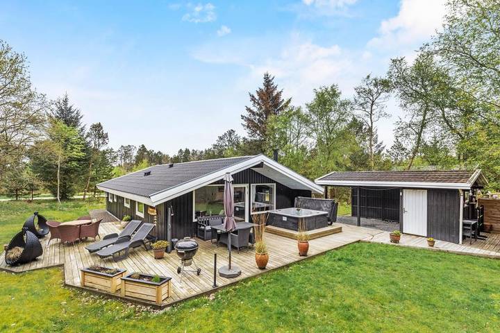 Villa für 6 Personen, mit Whirlpool und Sauna sowie Balkon/Terrasse