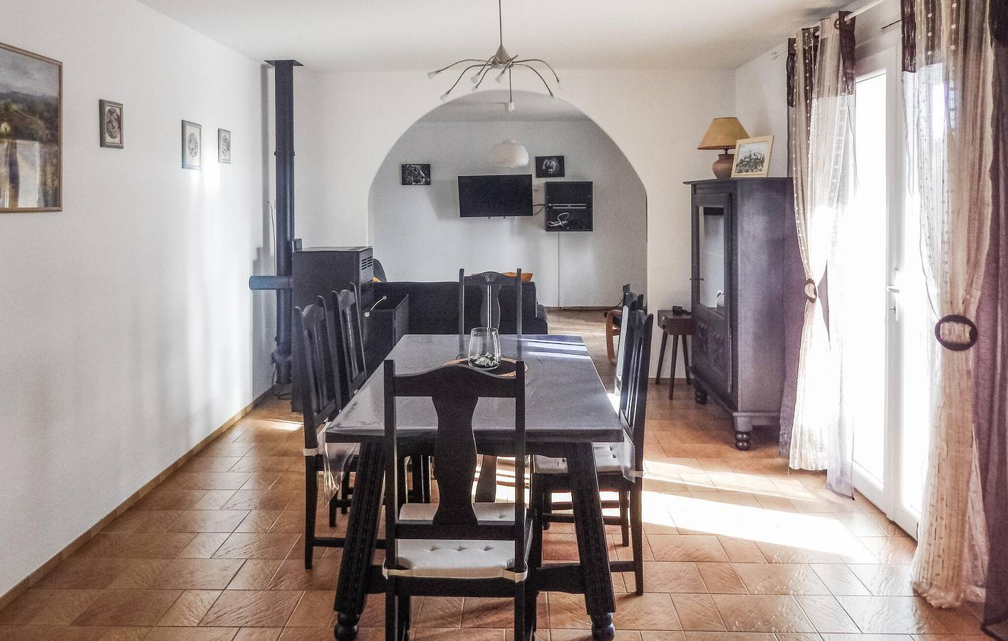 119 sqft Ferienwohnung mit Parkplatz, Pool & Wifi in Pierrelatte, Nyons und Umgebung
