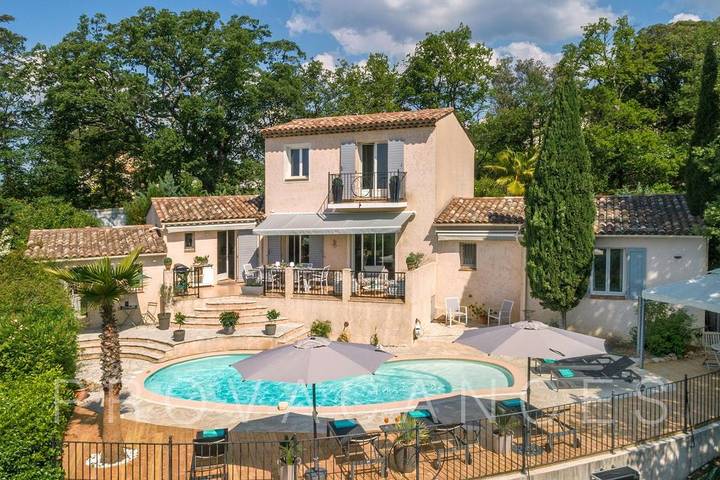 Maison de vacances pour 8 personnes, avec Balcon/Terrasse ainsi que Jardin et Piscine à Draguignan