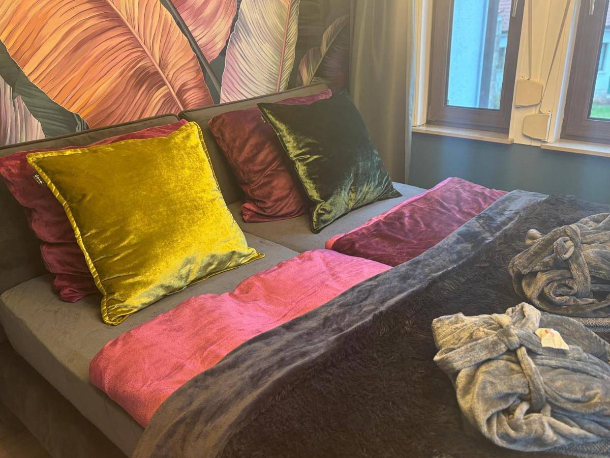 Ganze Ferienwohnung, Double Room with Private Bathroom and Garden view in Meiningen, Werratal