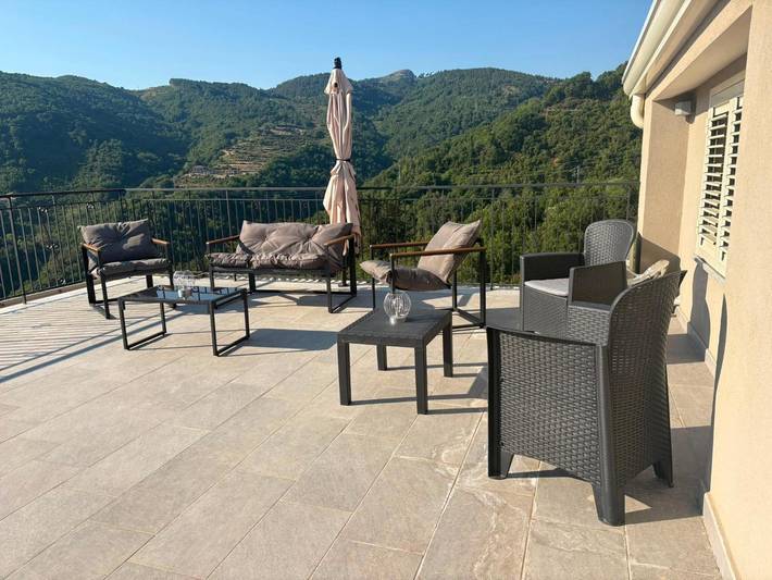 Apartment 'Casa Malida Guest House - Blu' with Mountain View, Hot Tub and Wi-Fi