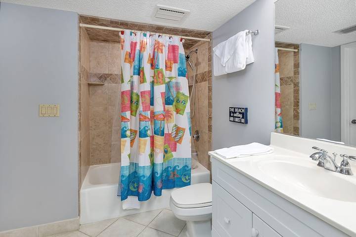 Ferienwohnung für 6 Personen, mit Balkon und Whirlpool sowie Pool, mit Haustier - 1