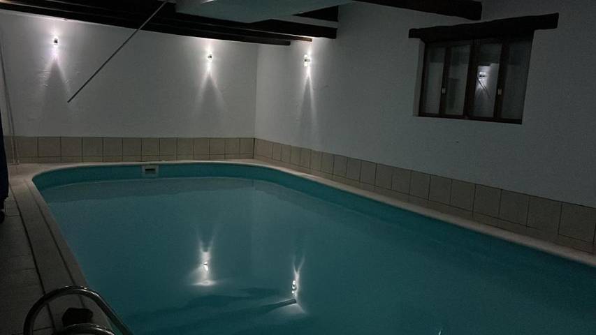 Location de vacances pour 12 personnes, avec piscine à Noyal-Pontivy