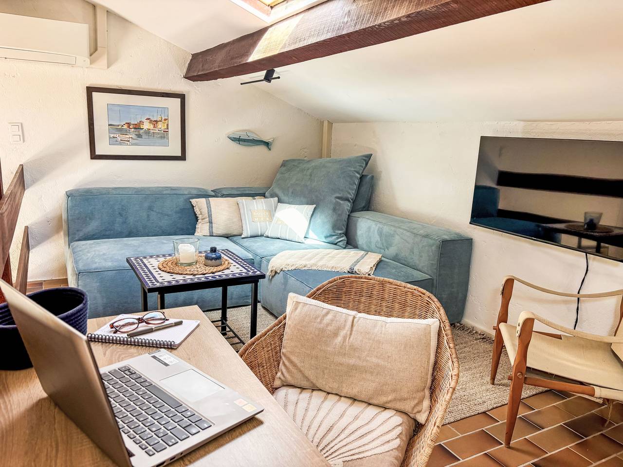 La Maison bleue in Grimaud, Mittelmeerküste (Frankreich)