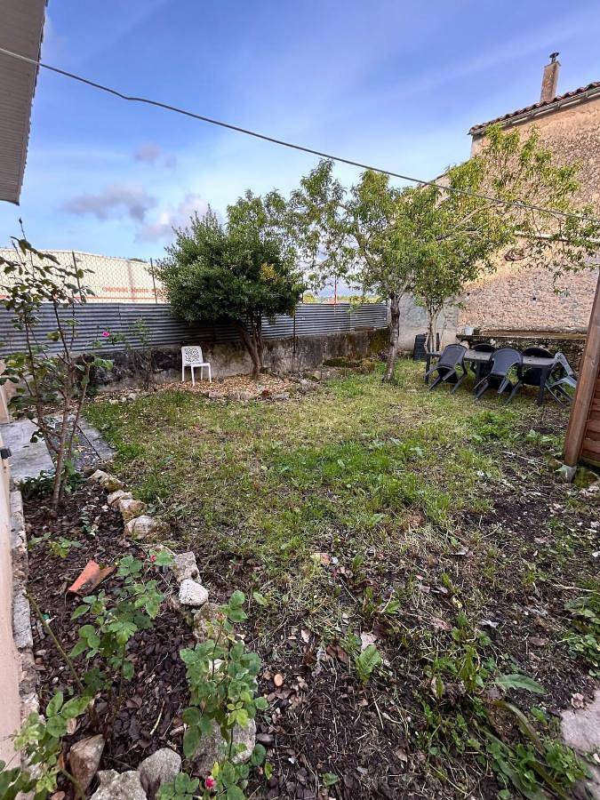 Spacious house - garden, Netflix & shops in Béguey, Région de Langon