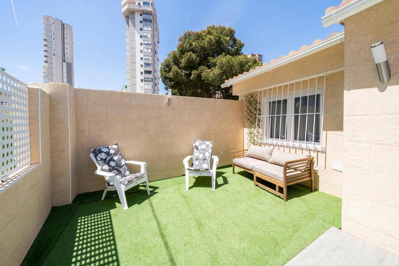Apartamento Alma con terreno privado y parking compartido - a 800m de Playa Poniente in Benidorm, Costa Blanca