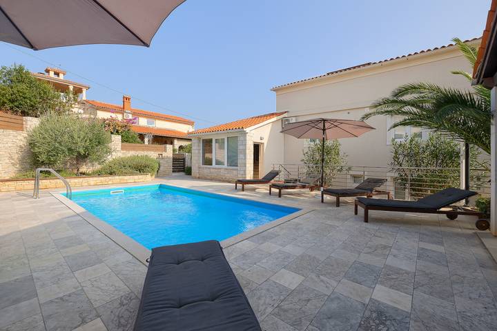 Ferienhaus für 14 Personen, mit Balkon und Terrasse sowie Garten und Pool in Pula-Medulin - 3