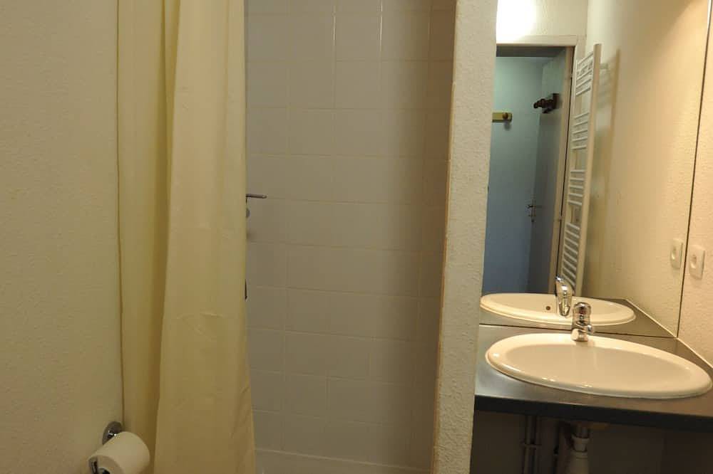 Appartement entier, Résidence le bois de la reine*** -  Appartement duplex 3 pièces cabine 6/8 pers in Lac Pavin, Besse-et-Saint-Anastaise