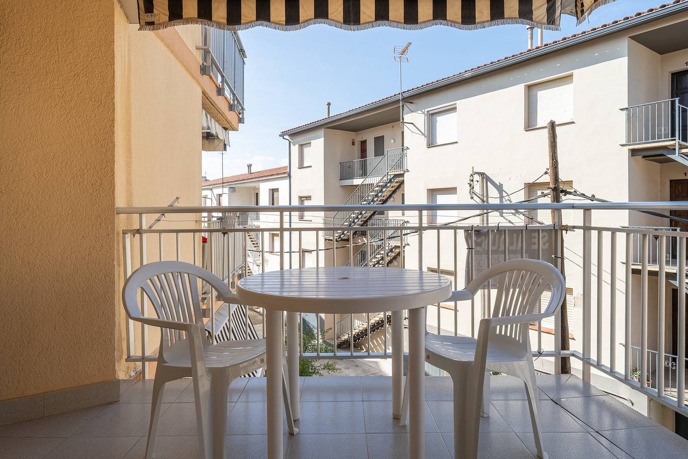 Apartamento entero, Apartamento 'A Dos Minutos Del Mar' con vistas parciales al mar, terraza y aire acondicionado in Vilafortuny, Cambrils