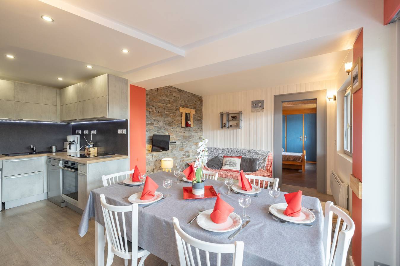 Appartement entier, Appartement Spacieux 6 Personnes avec vue sur la montagne, terrasse privée et Wi-Fi in Le Grand-Bornand, Région d'Annecy
