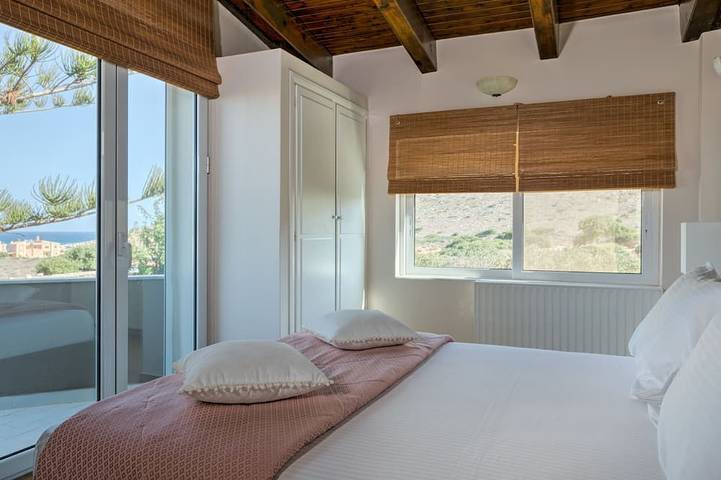 Modern Luxury Villa*65sqm Private pool*Short Walk to a Wonderful Sandy Beach. in Stavros (Chania), Akrotiri (Chania)