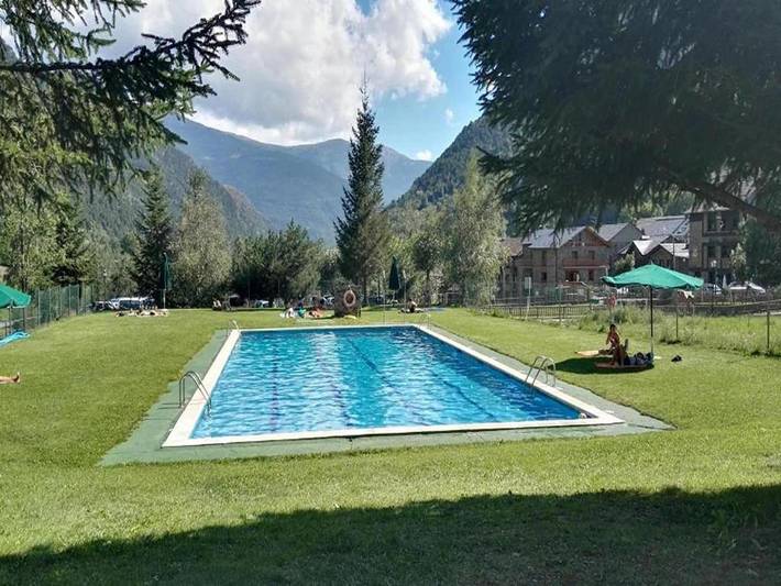 Location de vacances pour 5 personnes, avec terrasse ainsi que piscine et jardin à Alins - 2