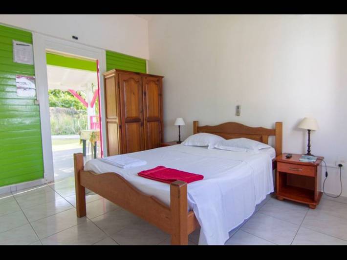 Location de vacances pour 2 personnes, avec terrasse et vue ainsi que vue sur l’océan et jardin, animaux acceptés à Capesterre-de-Marie-Galante - 4