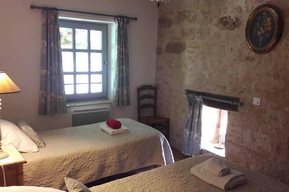 Casa-Baño privado con ducha-Vista al patio in Beynac-et-Cazenac, Périgord Noir
