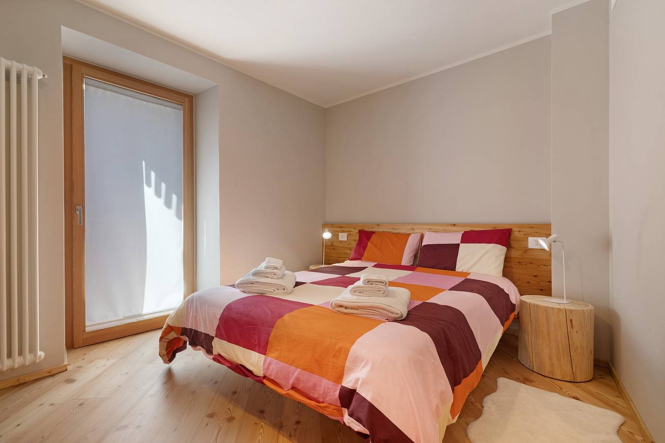 Apartamento entero, Apartamento 'Pink' con vistas a la montaña, balcón y Wi-Fi in Pinzolo, Carisolo