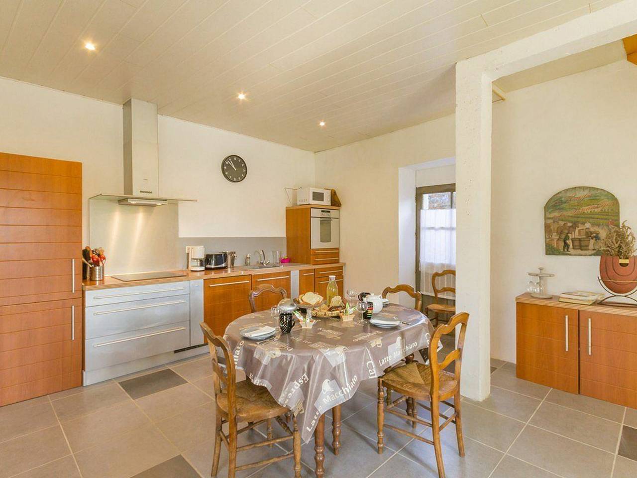 Gîte typique au cœur de Monnières, proche Sèvre, jardin privatif, Wifi, idéal pour pêche et rando in Monnières, Région de Nantes