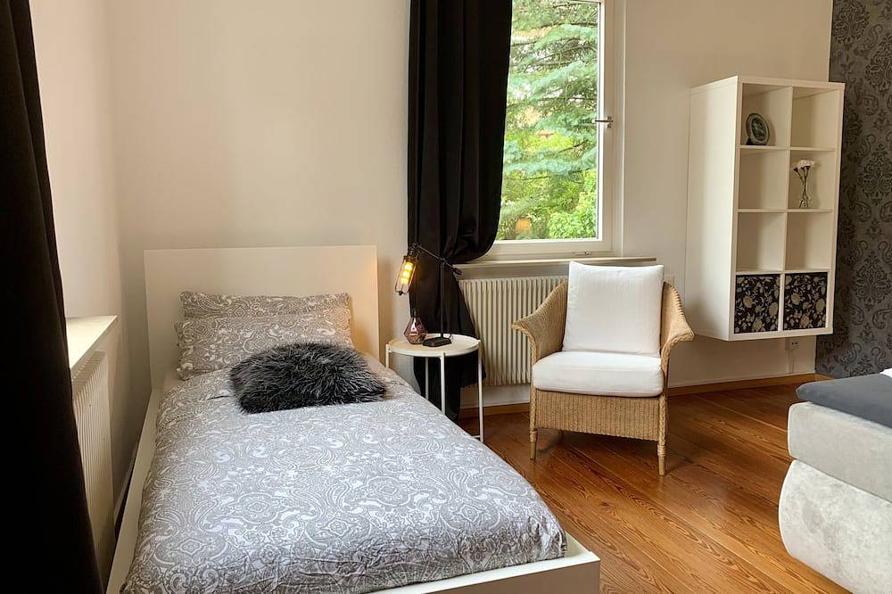 Ganze Wohnung, 5 Minuten vom Outlet Großes Xl Ferien-Business-City-Family-Apartment für 6 Gäste in Metzingen, Neckar-Alb