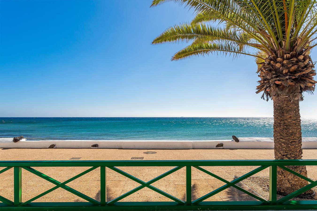 Hermosa casa junto al mar con gran patio, jardín, vistas al mar y Wi-Fi in Playa Honda, San Bartolomé