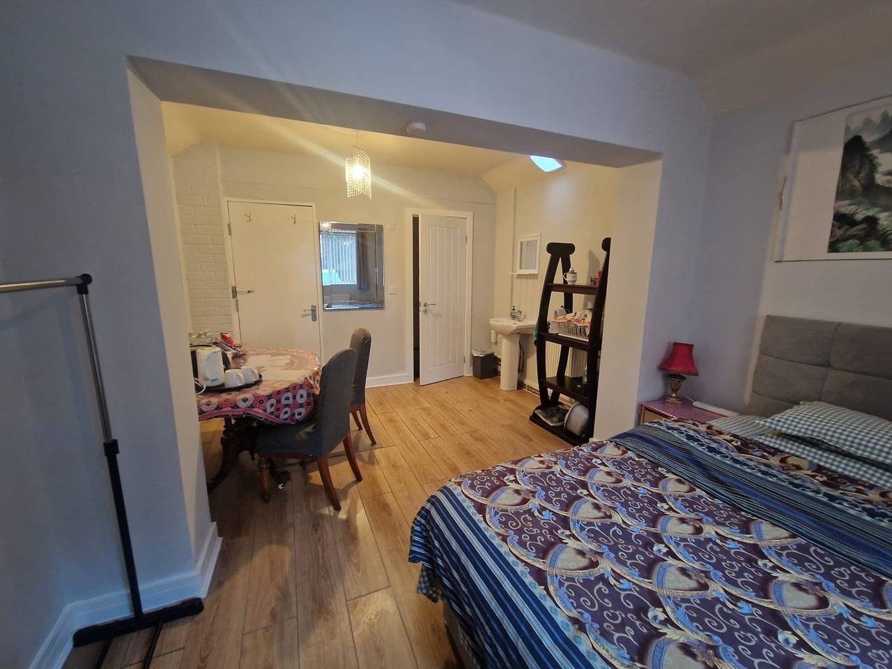 Entire studio, Studio-Lickeyhills-Nearattractions-Garden-1 Pet Ok in Lickey and Blackwell, Worcestershire