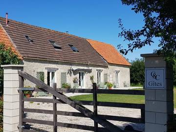 Gîte pour 6 personnes, avec piscine ainsi que jardin et terrasse à Houesville