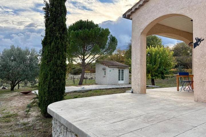 Location de vacances pour 6 personnes, avec piscine ainsi que terrasse et jardin à Chandolas - 3