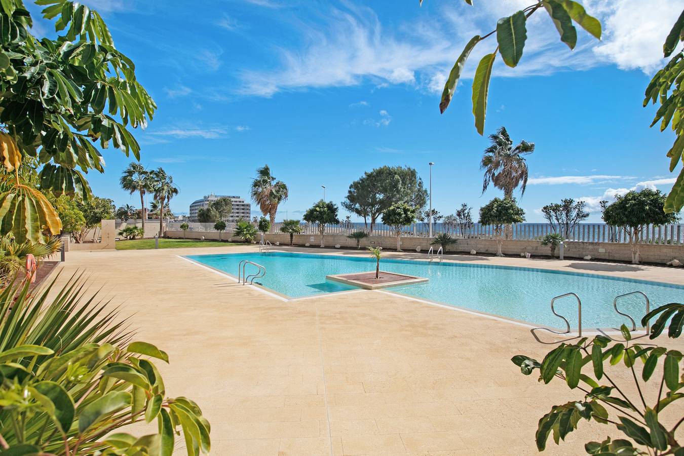 Apartamento entero, Apartamento Edificio Los Martines con vistas al mar, piscina y Wi-Fi in Los Martínez, Granadilla de Abona