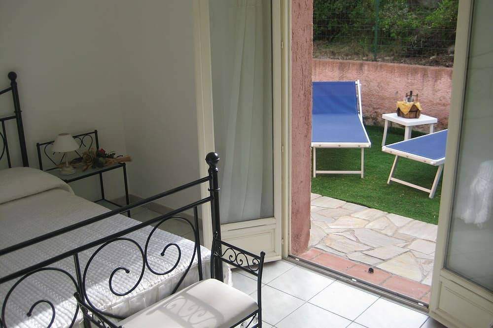 Ein geräumiges Haus, 5 Autominuten vom Strand von San Cipriano entfernt in Lecci, Sartène und Umgebung