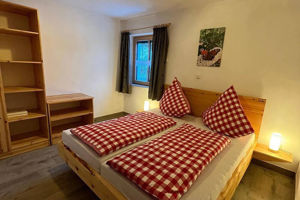 Ganze Wohnung, Gemütliche Ferienwohnung (76qm) mit Kaminofen und zwei Schlafzimmern in Kollnburg, Ostbayern