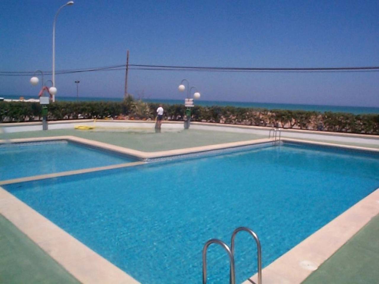 Entire apartment, Seafront apartment in Peñíscola with pool and terrace in Peñiscola, Costa del Azahar