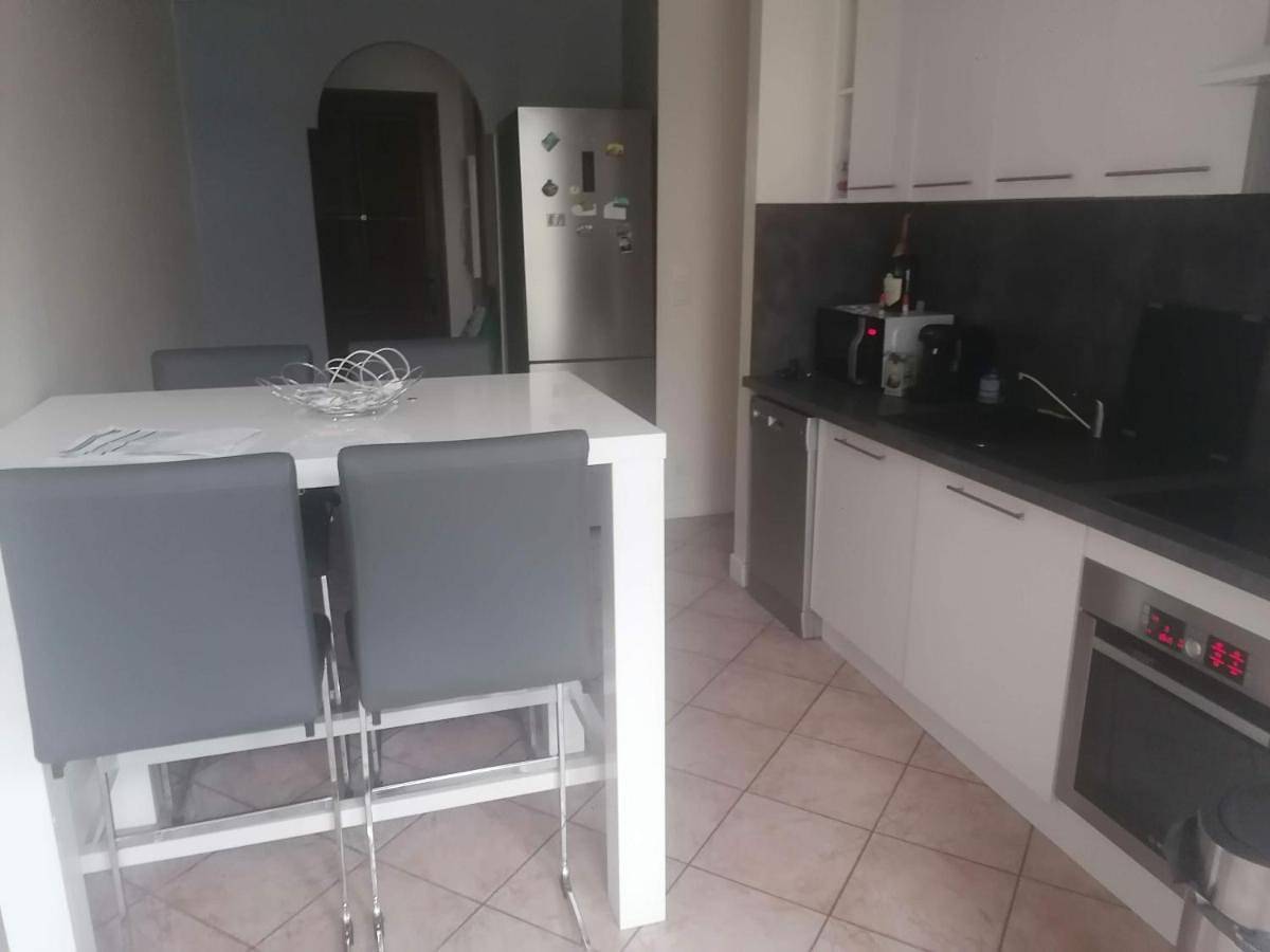 Appartement de vacances entier, Double Room with Shared Bathroom in La Celle-Saint-Cloud, Yvelines