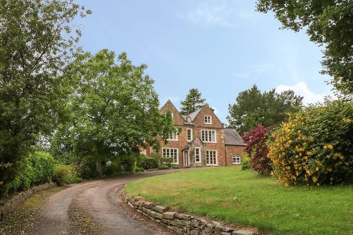 Cottage for 10 people, with Terrace and Garden in Tiverton