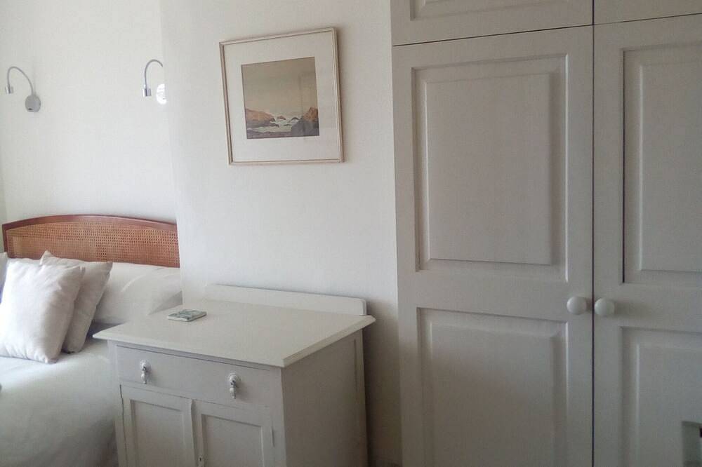 Purbeck cottage near Swanage &  Studland -  views of Corfe and I of Wight in Dorset
