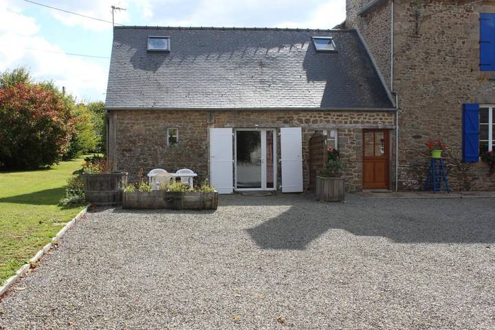 Location de vacances pour 4 personnes, avec vue et jardin à La Boussac