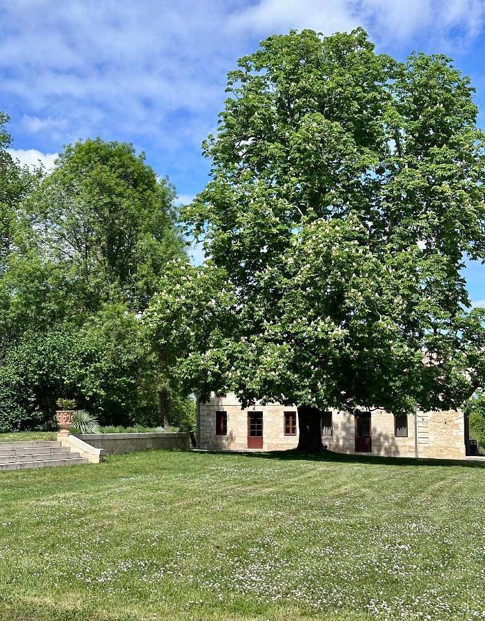 Location de vacances pour 4 personnes, avec Terrasse ainsi que Jardin et Piscine à Pompignac - 4