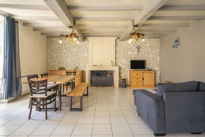 Casa de vacaciones 'Maison À Cozes' con terraza privada, jardín privado y Wi-Fi in Cozes, Saintes region