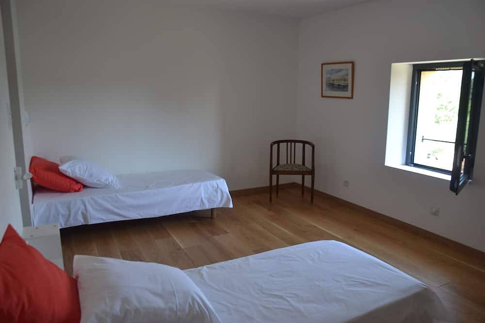 Maison de charme au coeur d'un domaine agricole en culture biologique in Cazères, Haute-Garonne