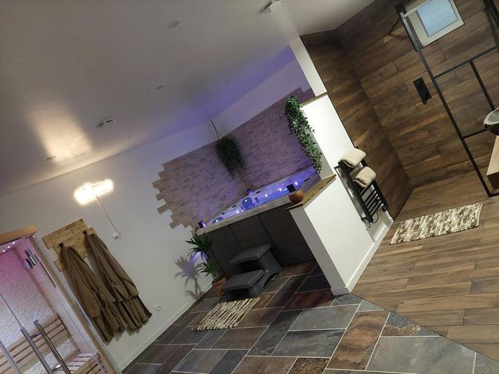 Appart’hôtel pour 2 personnes, avec Jacuzzi ainsi que Terrasse et Sauna