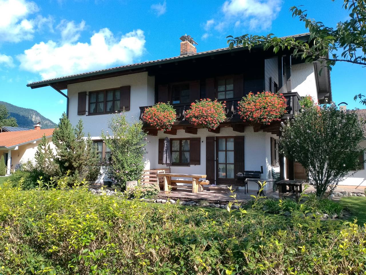 Ganze Ferienwohnung, Gipfelblick am Wössenerbach - Ferienwohnung Gipfelblick, 41 qm, bis 3 Personen, Wohnschlafraum, Balkon in Unterwössen, Bayerische Alpen