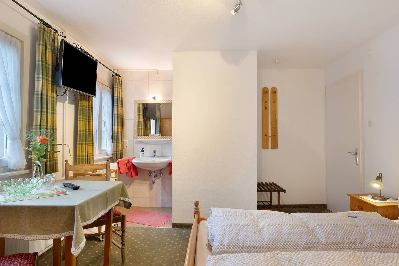 Zimmer '4 Mit Wc Und Dusche' mit Gemeinschaftsterrasse und Wi-Fi in Saig (Lenzkirch), Lenzkirch