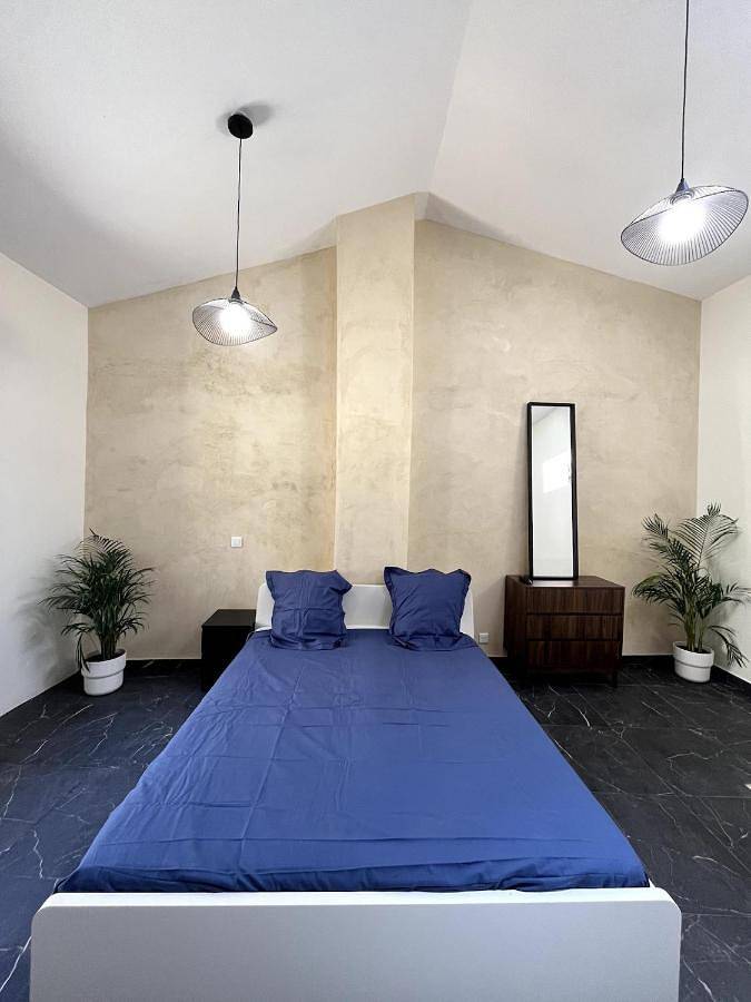 Appartement entier, Jungle room in La Tour-d'Aigues, Parc naturel régional du Luberon