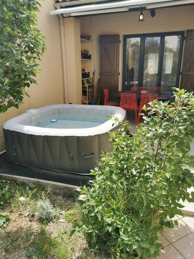 Location de vacances pour 6 personnes, avec terrasse et jardin ainsi que sauna et vue à Saint-Mathieu-de-Tréviers - 2
