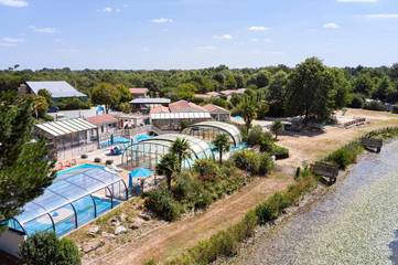 Tente pour 6 personnes, avec piscine et jardin en Vendée