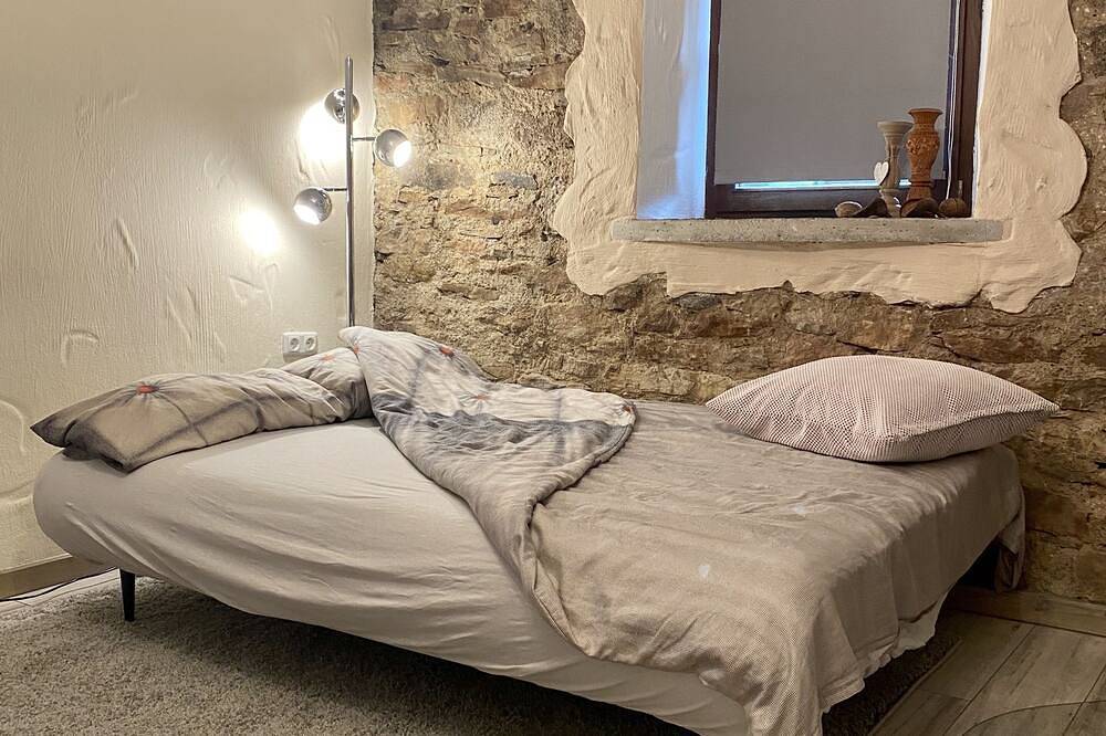 Eifelstein, Apartment mit Whirlpool und Ofen in Schmidtheim, Dahlem